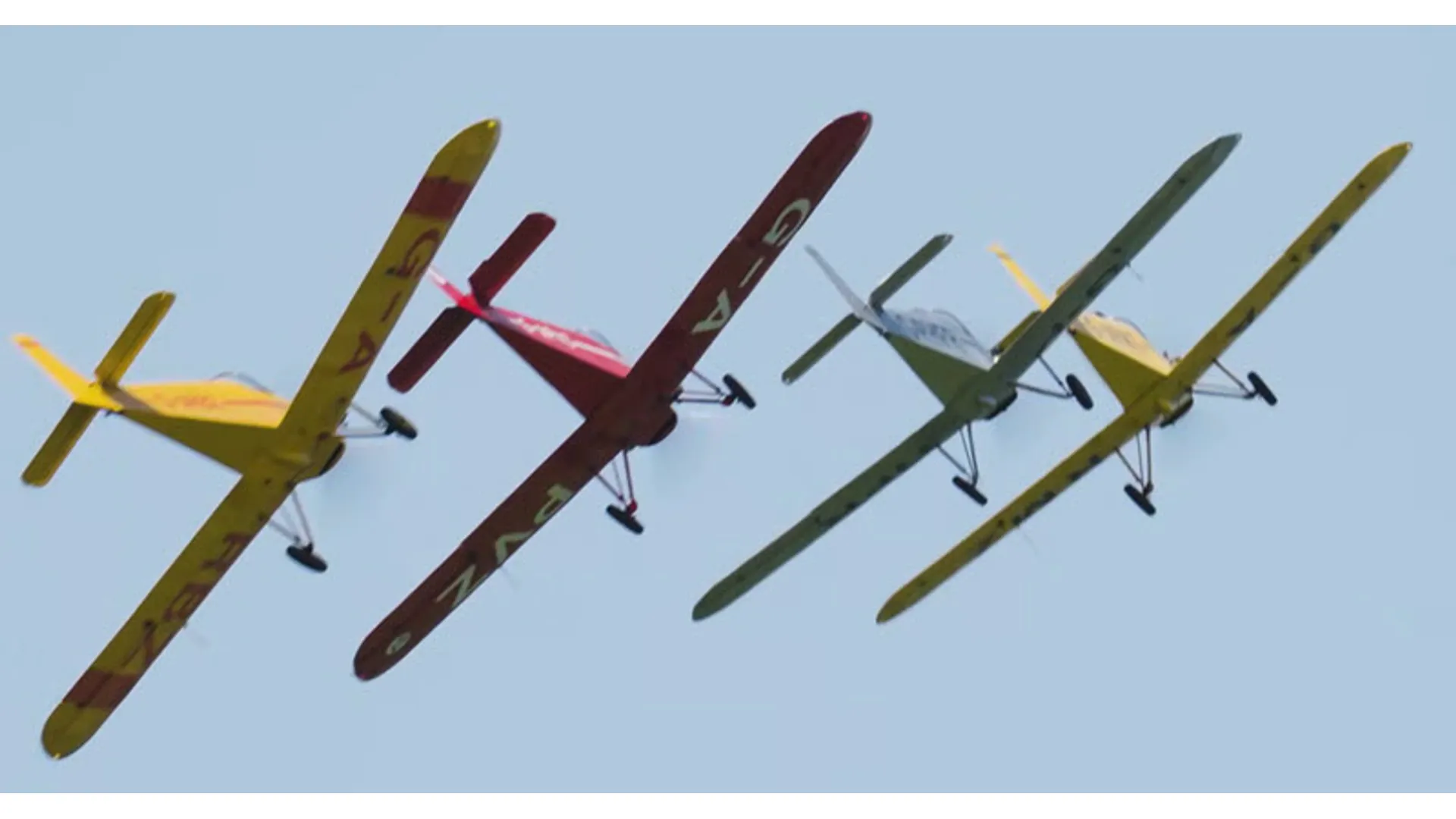 Historická letecká show v La Ferté-Alais