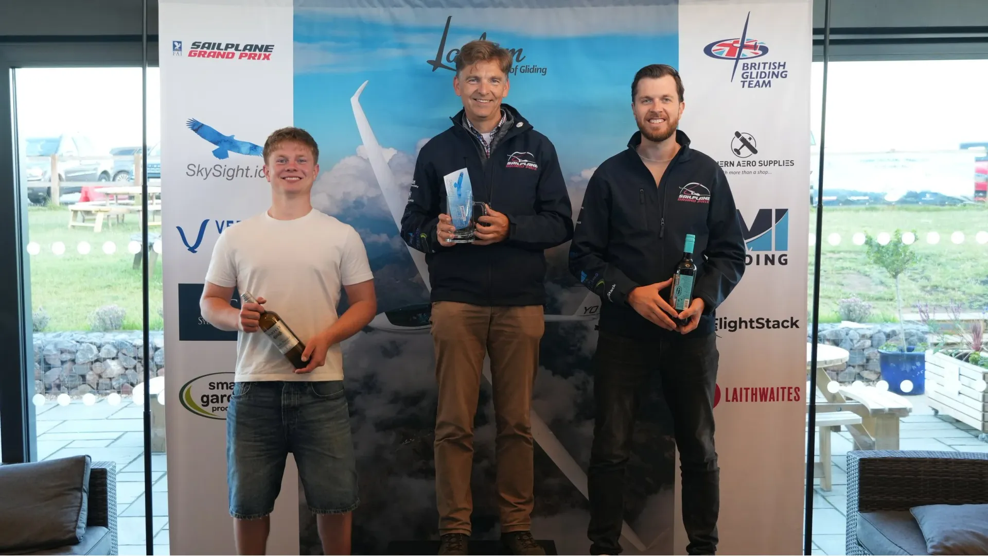 Britská Grand Prix v Lashamu: První závodní den odstartoval soutěž