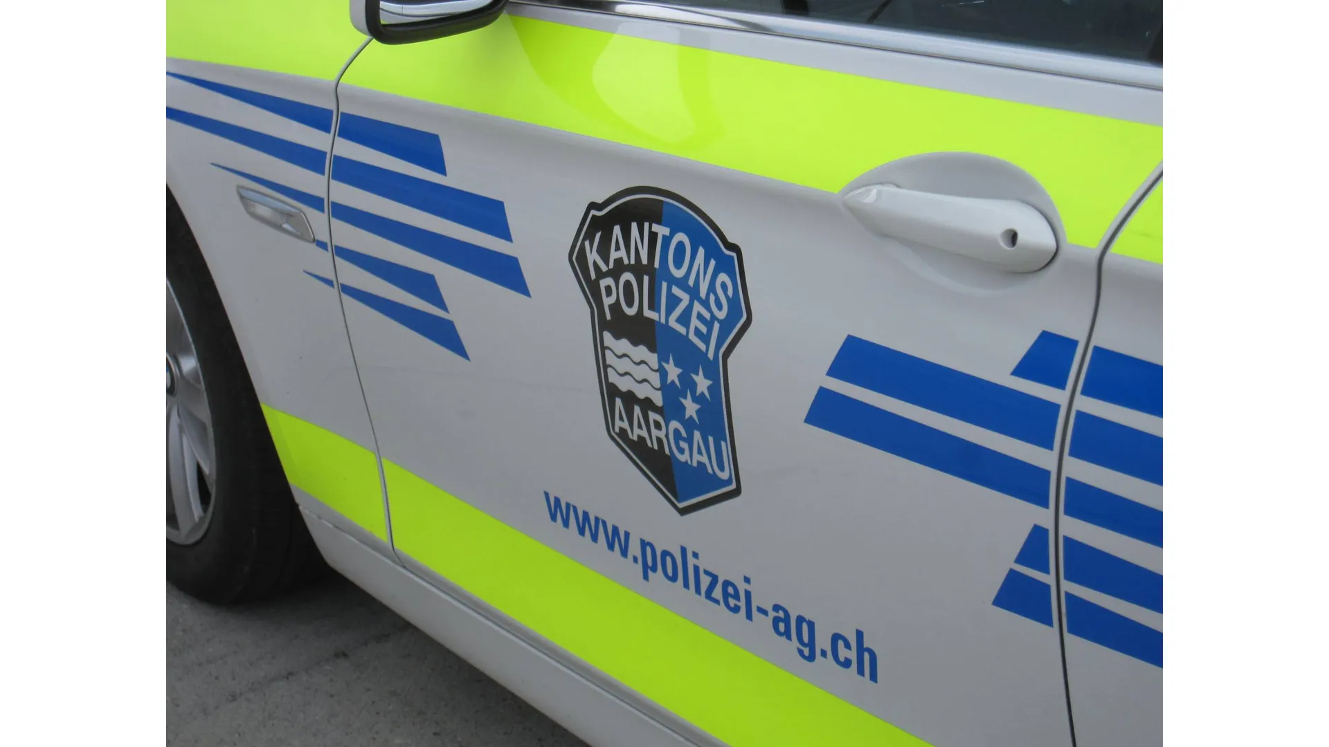 Švýcarská policie pátrá po kluzáku, který letěl jen pár metrů nad zemí