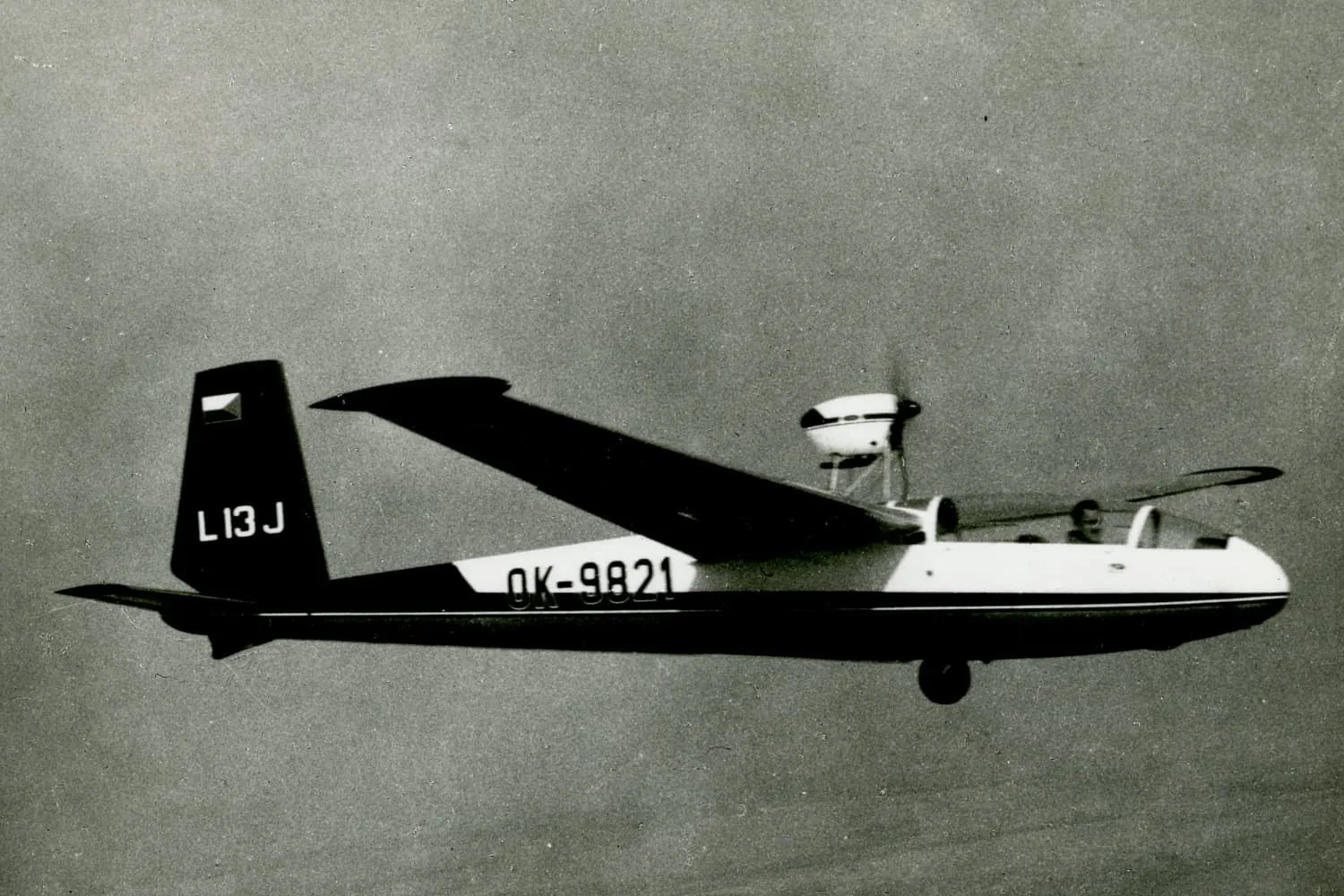 L-13J — motorová verze Blaníku (OK-9821)