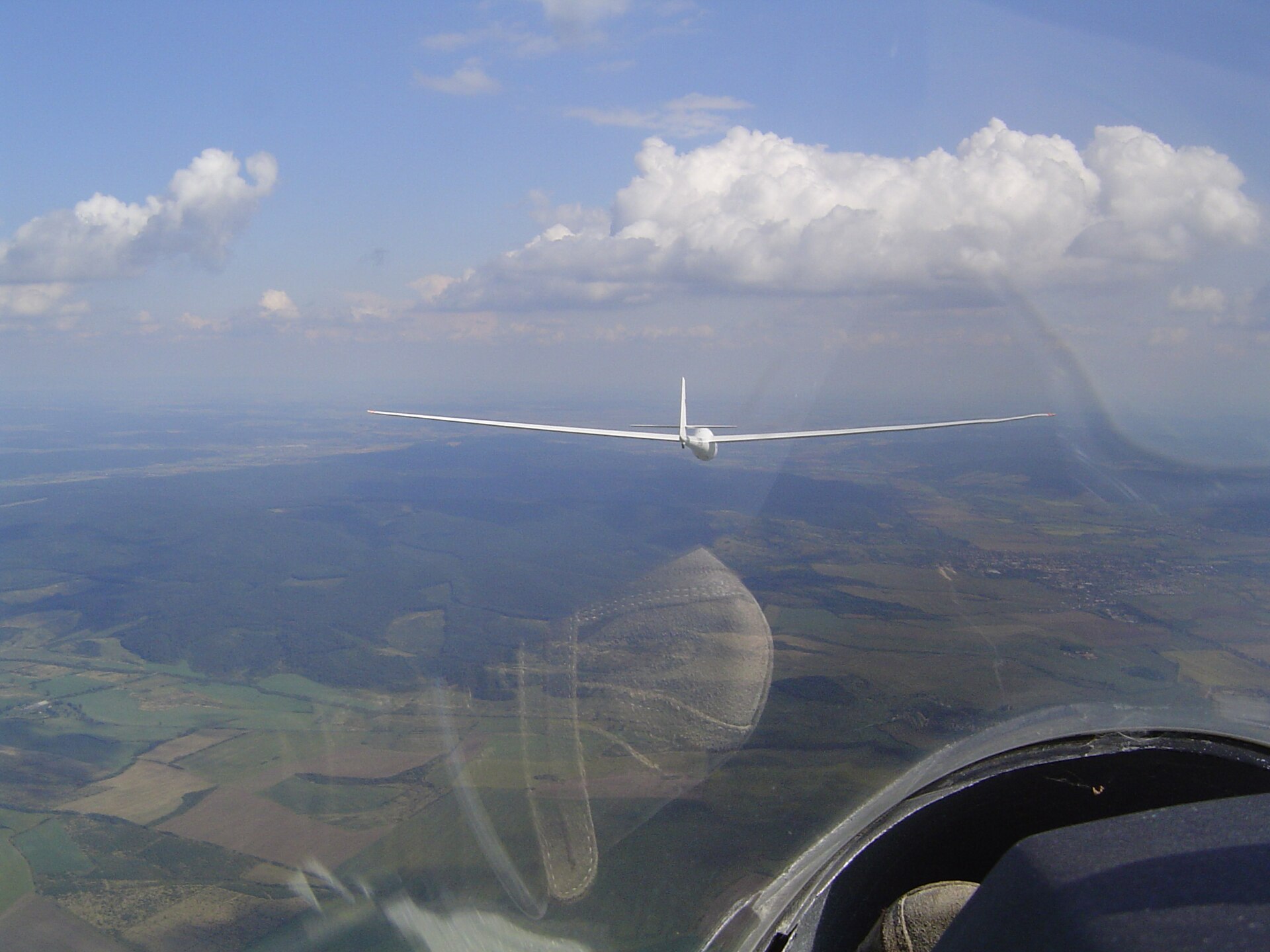 Stejný typ · Flyingchris · Public domain · Wikimedia Commons