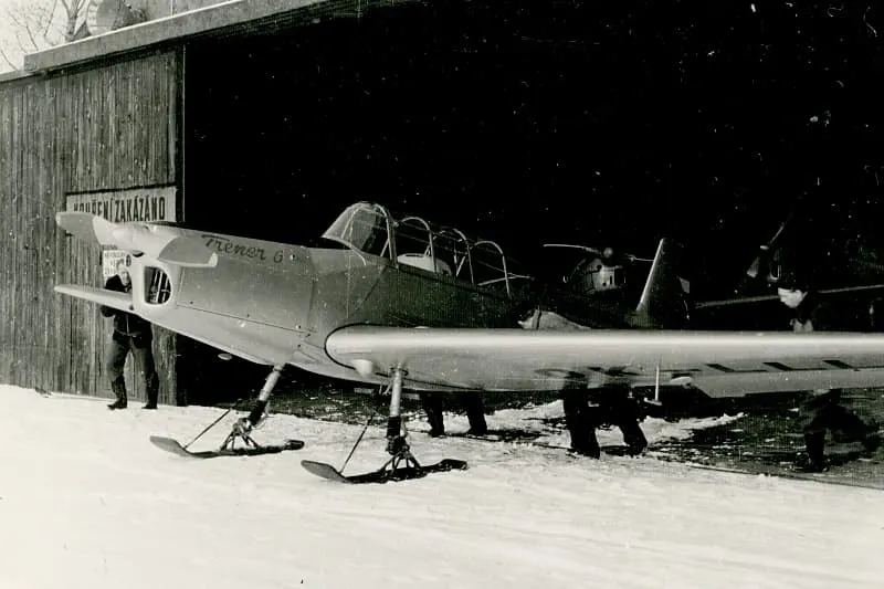 Zlín Z-226 v provozu na lyžích